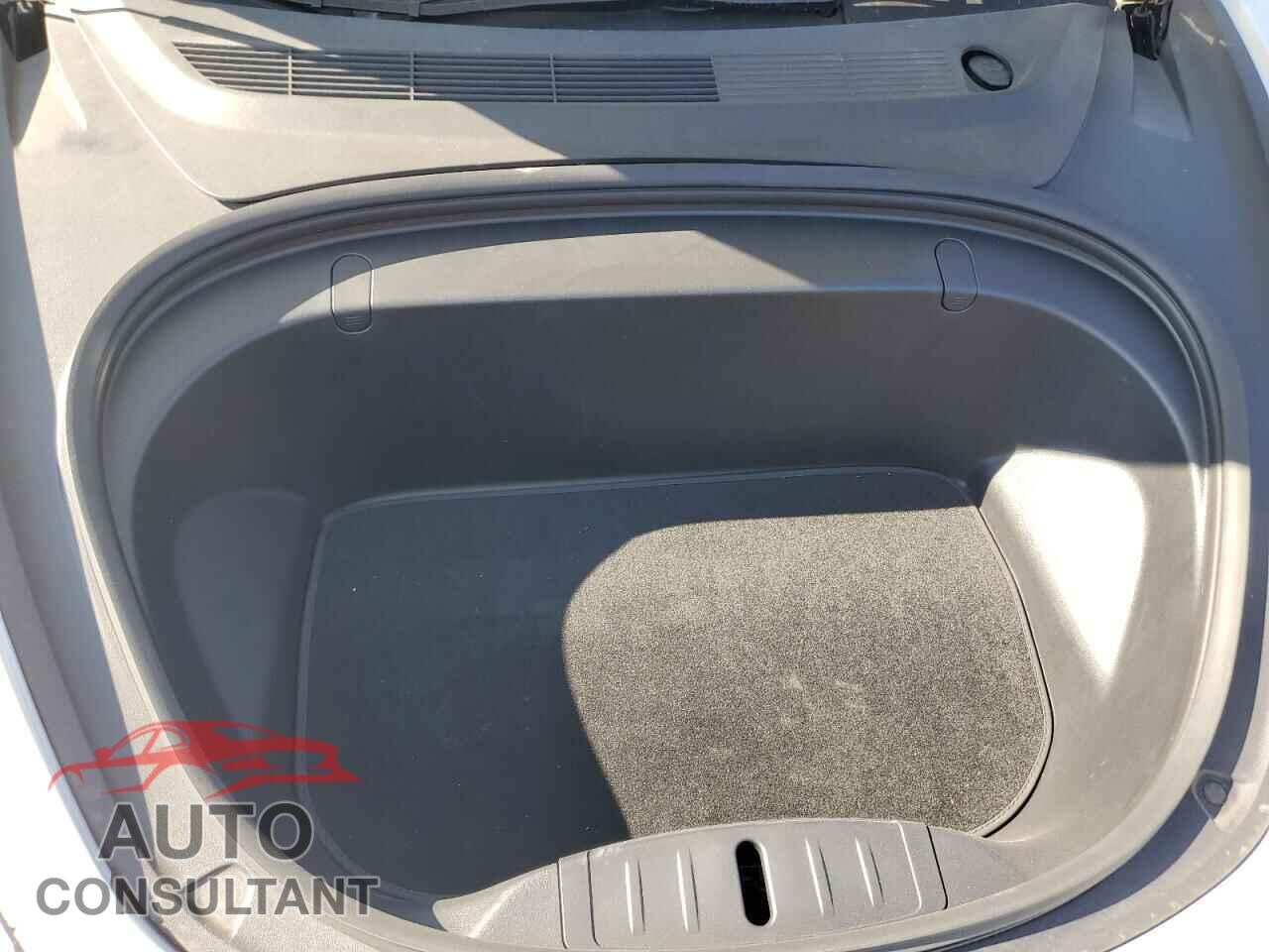 TESLA MODEL 3 2018 - 5YJ3E1EB5JF085404