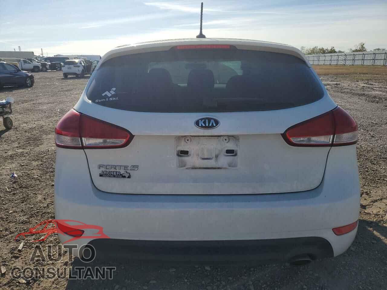 KIA FORTE 2017 - KNAFK5A86H5721702