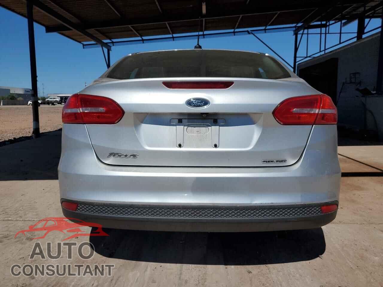 FORD FOCUS 2015 - 1FADP3E27FL261471