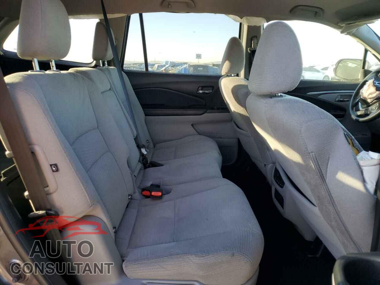 HONDA PILOT 2018 - 5FNYF5H33JB011316