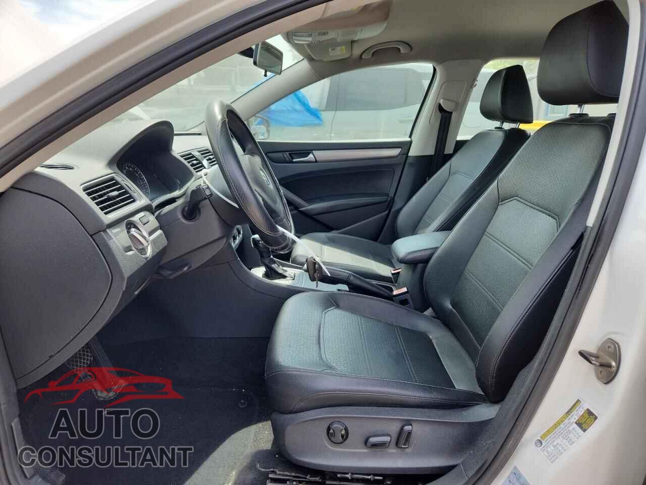 VOLKSWAGEN PASSAT 2013 - 1VWAP7A36DC141612