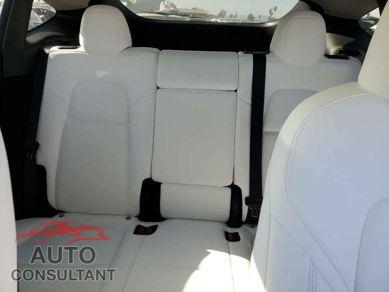 TESLA MODEL Y 2024 - 7SAYGDED2RF055374