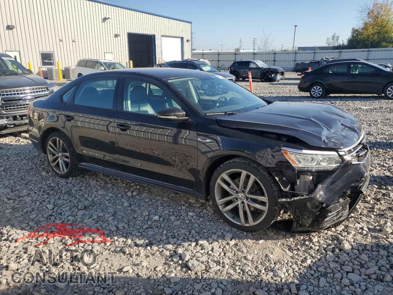 VOLKSWAGEN PASSAT 2018 - 1VWAA7A32JC021366