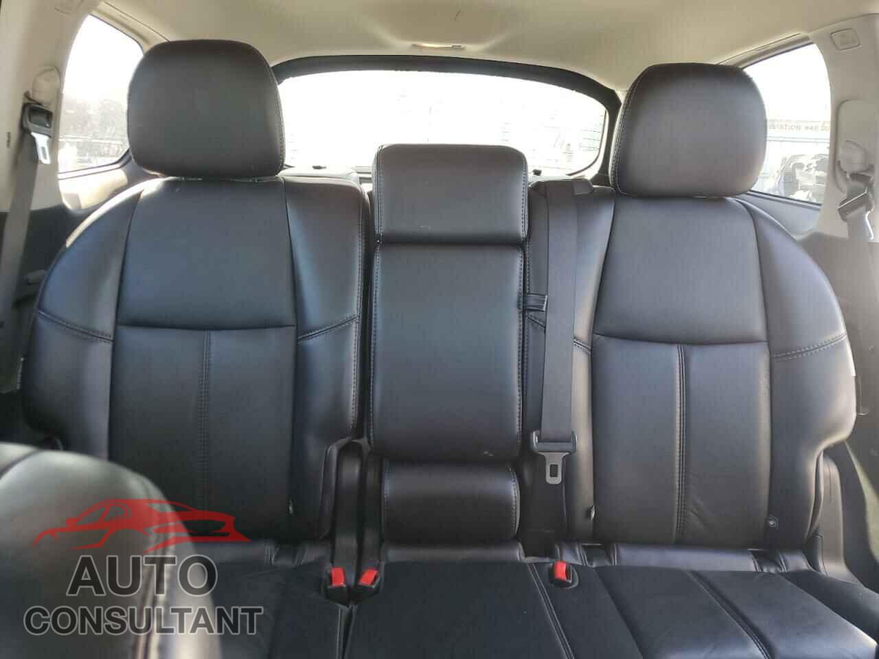 NISSAN PATHFINDER 2019 - 5N1DR2MN2KC616434