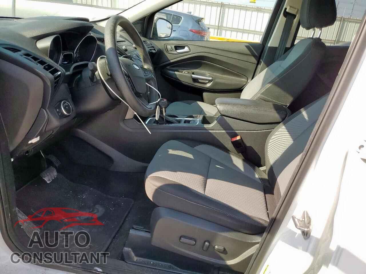 FORD ESCAPE 2017 - 1FMCU0GD2HUB42408