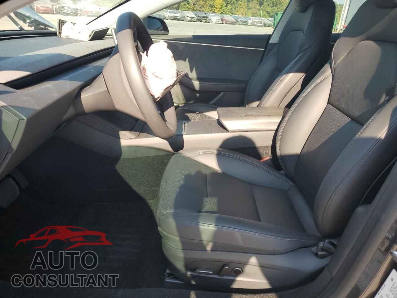 TESLA MODEL 3 2024 - 5YJ3E1EBXRF811950