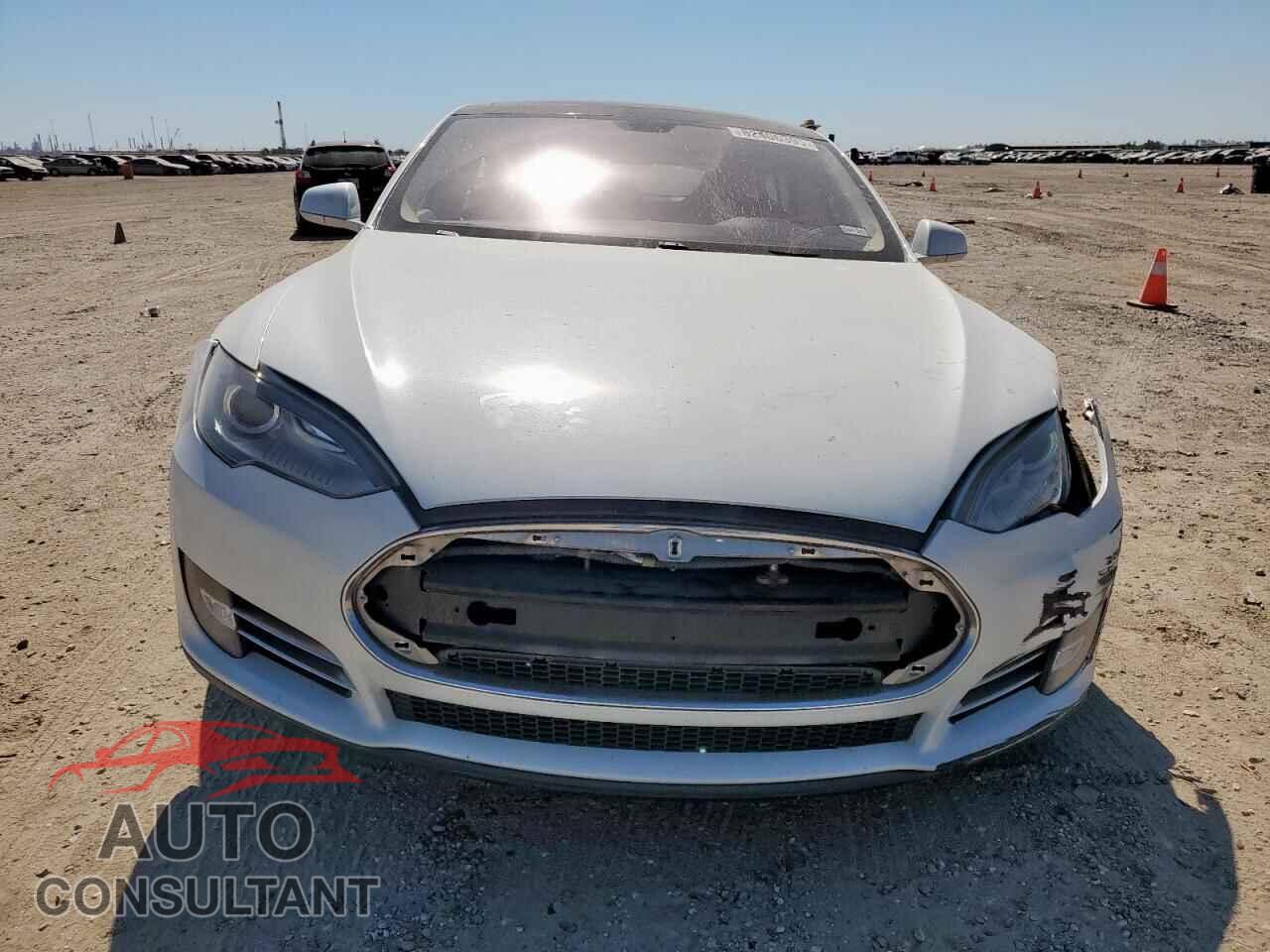 TESLA MODEL S 2013 - 5YJSA1CG8DFP20495