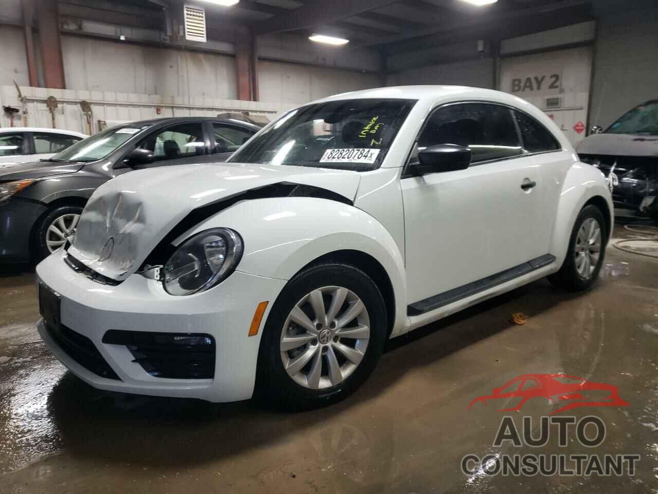 VOLKSWAGEN BEETLE 2018 - 3VWFD7AT5JM701564