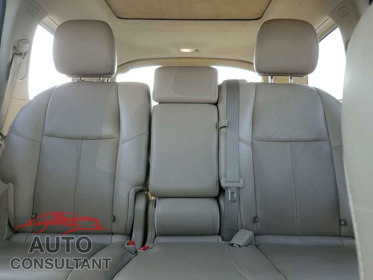 NISSAN PATHFINDER 2015 - 5N1AR2MMXFC636740