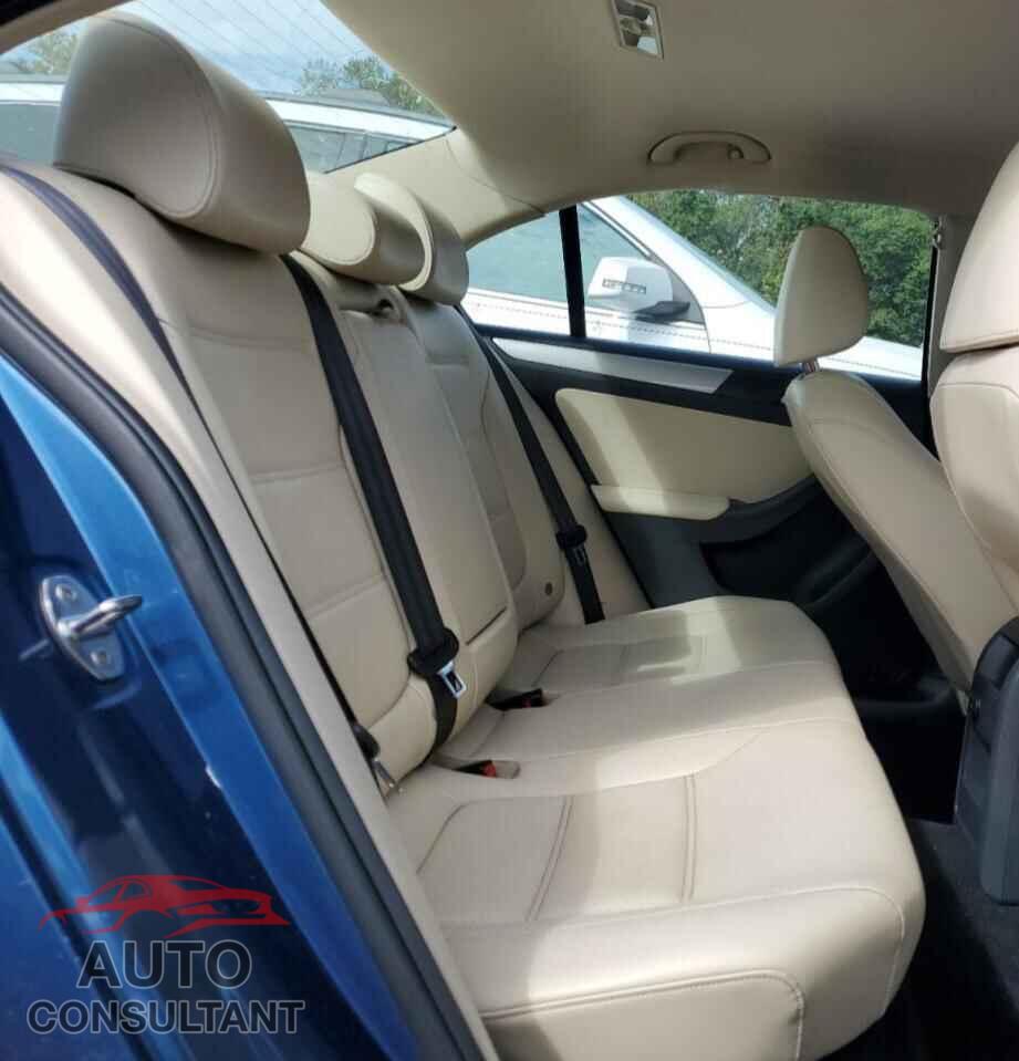 VOLKSWAGEN JETTA 2017 - 3VWDB7AJ9HM356352