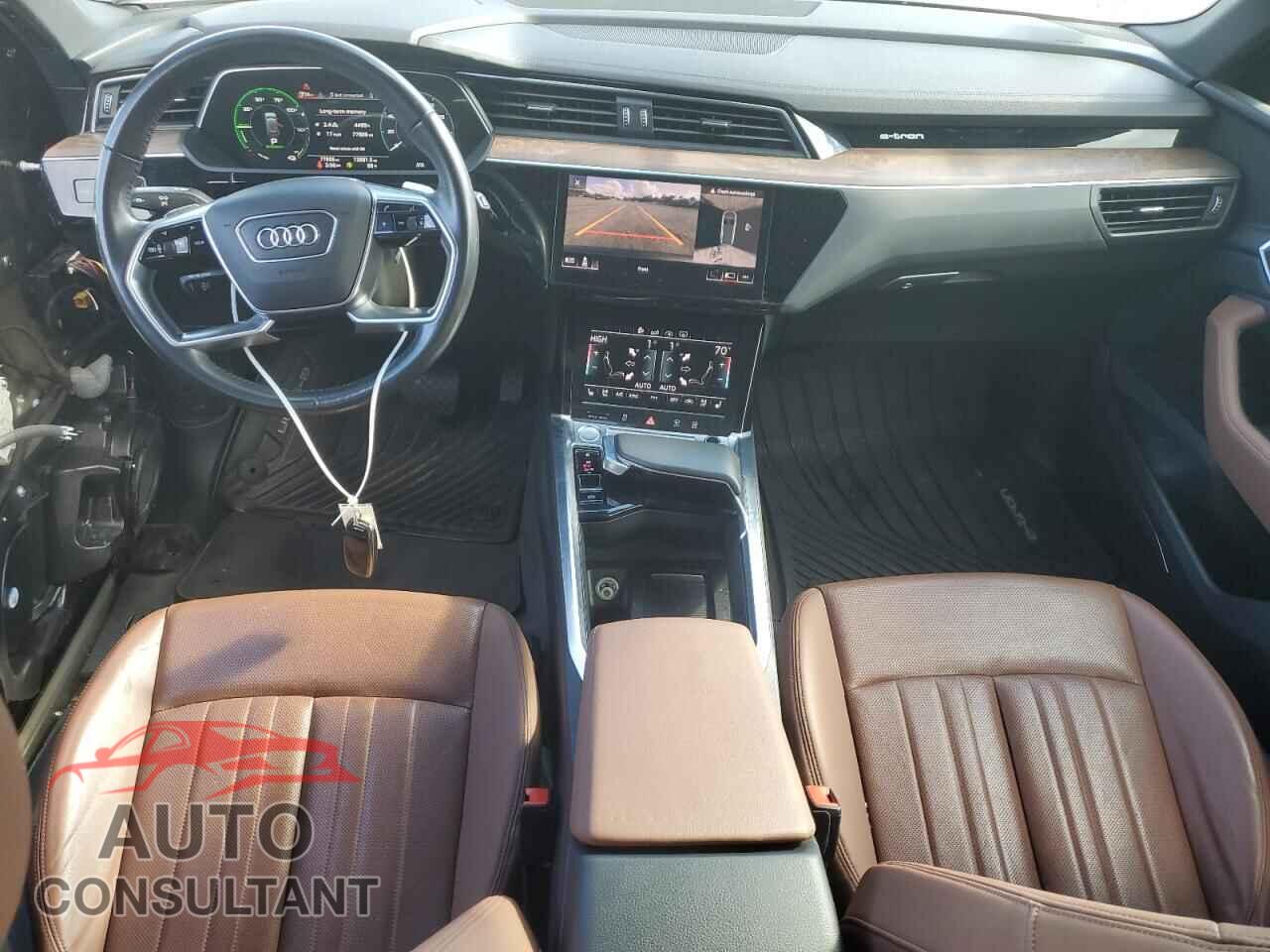AUDI E-TRON 2019 - WA1LAAGE0KB023197
