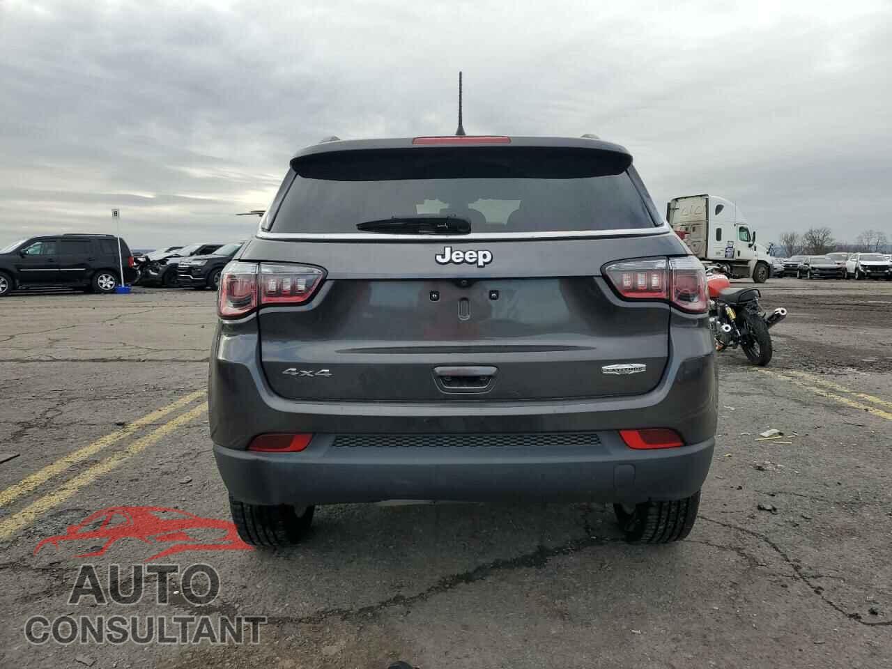 JEEP COMPASS 2018 - 3C4NJDBB4JT402116