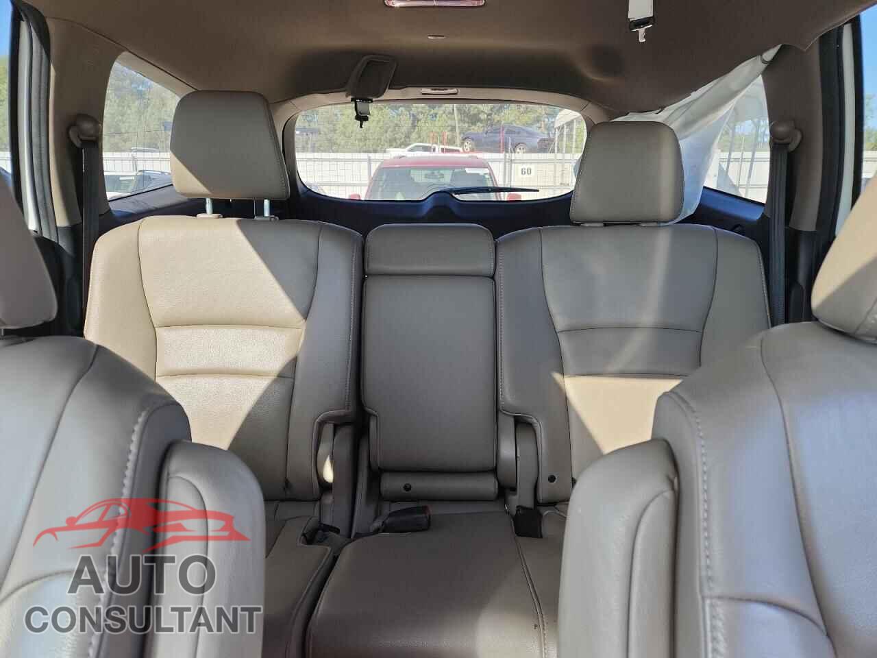 HONDA PILOT 2017 - 5FNYF5H5XHB030103