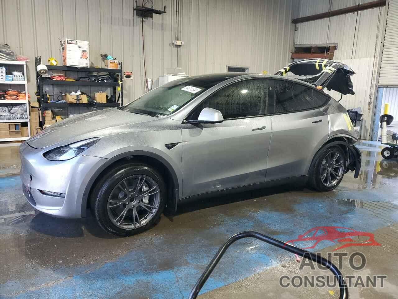 TESLA MODEL Y 2025 - 7SAYGDED6SF228464