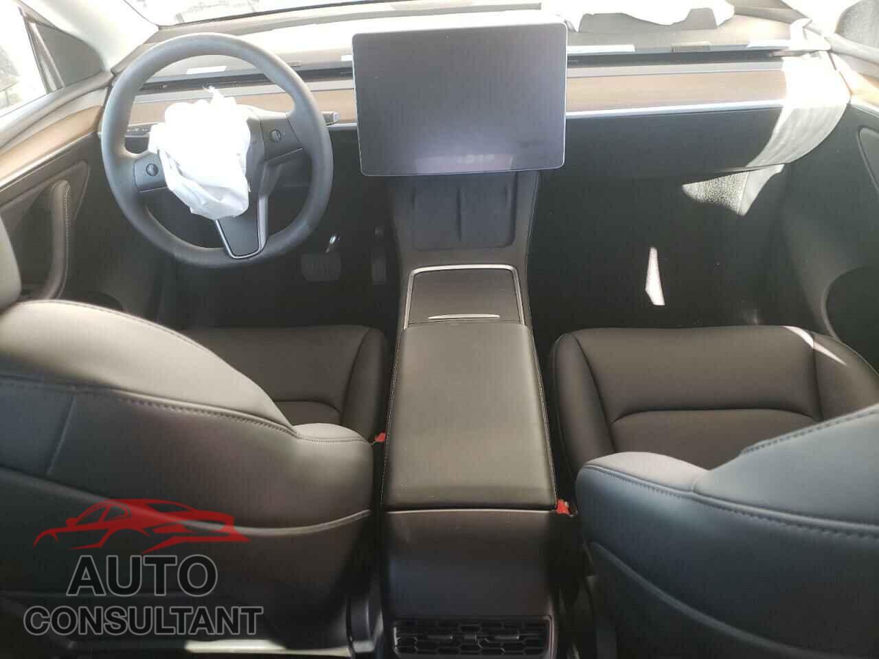 TESLA MODEL Y 2024 - 7SAYGDEE4RF127409