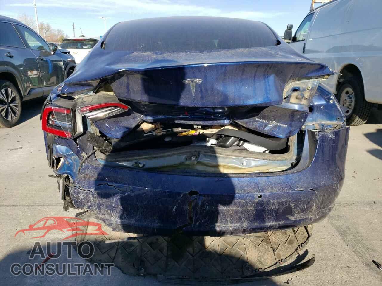 TESLA MODEL 3 2018 - 5YJ3E1EB7JF120153
