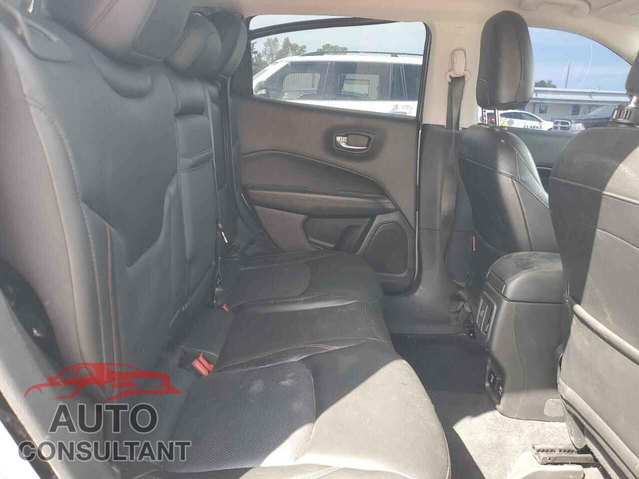 JEEP COMPASS 2018 - 3C4NJDDB7JT268666