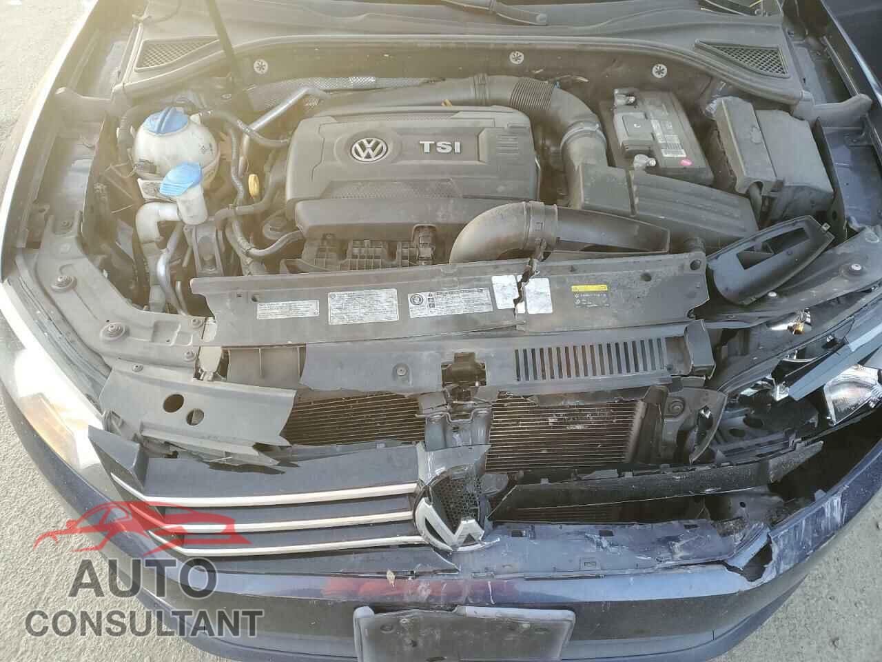 VOLKSWAGEN PASSAT 2015 - 1VWAT7A33FC116889