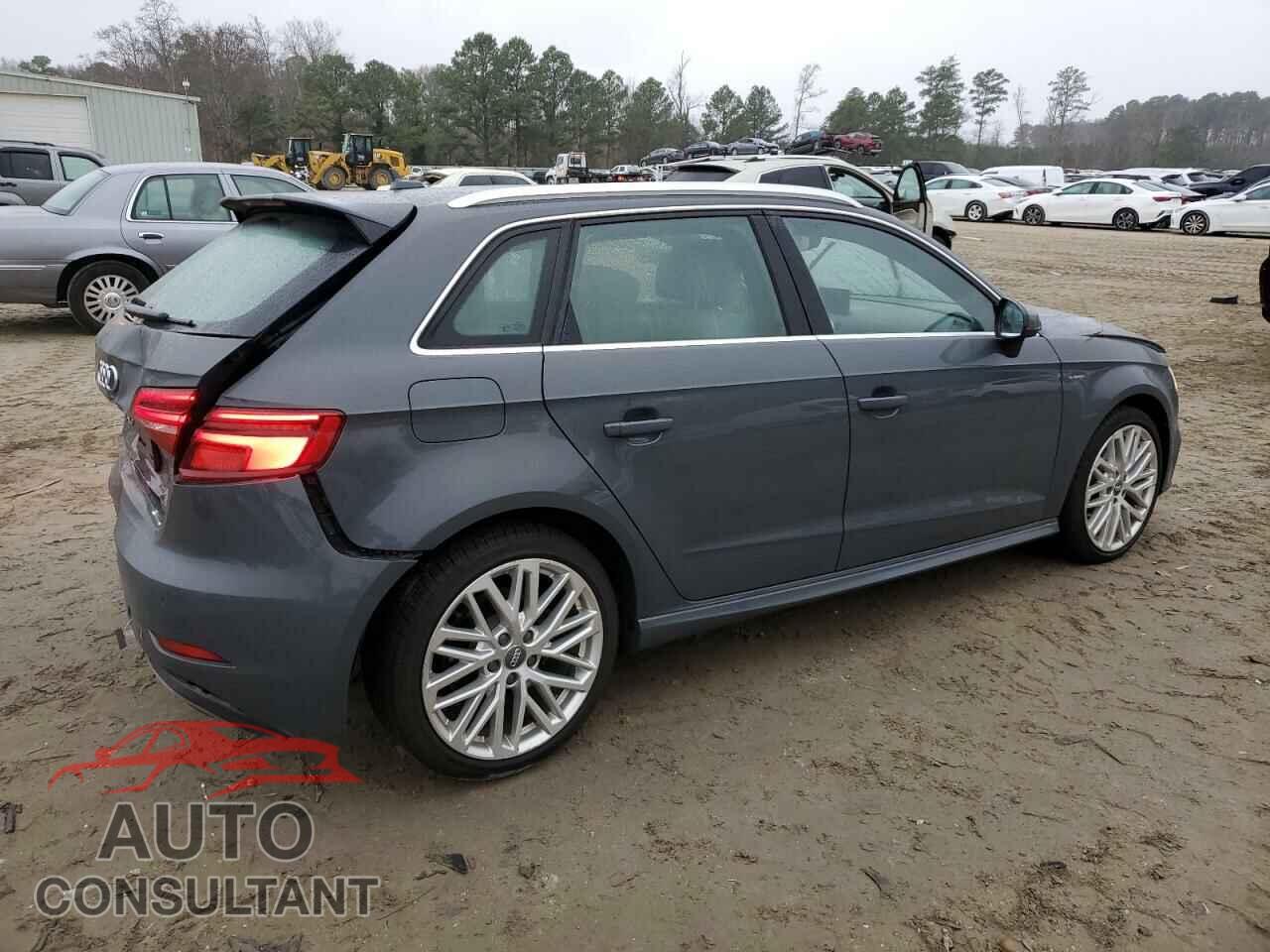 AUDI A3 2018 - WAUTPBFF9JA057449