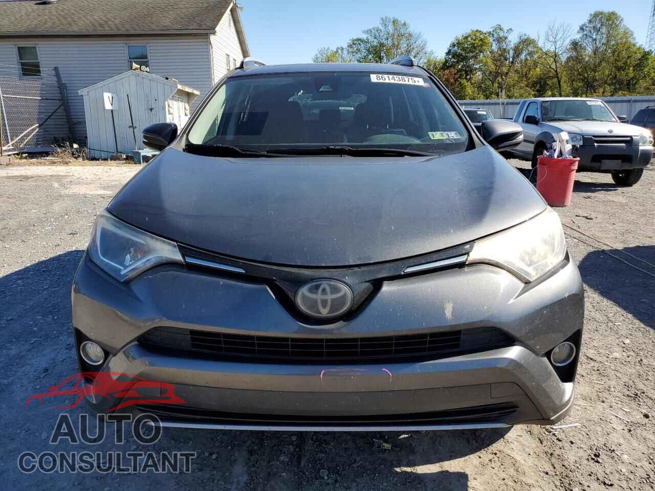 TOYOTA RAV4 2017 - JTMRFREV0HD199411
