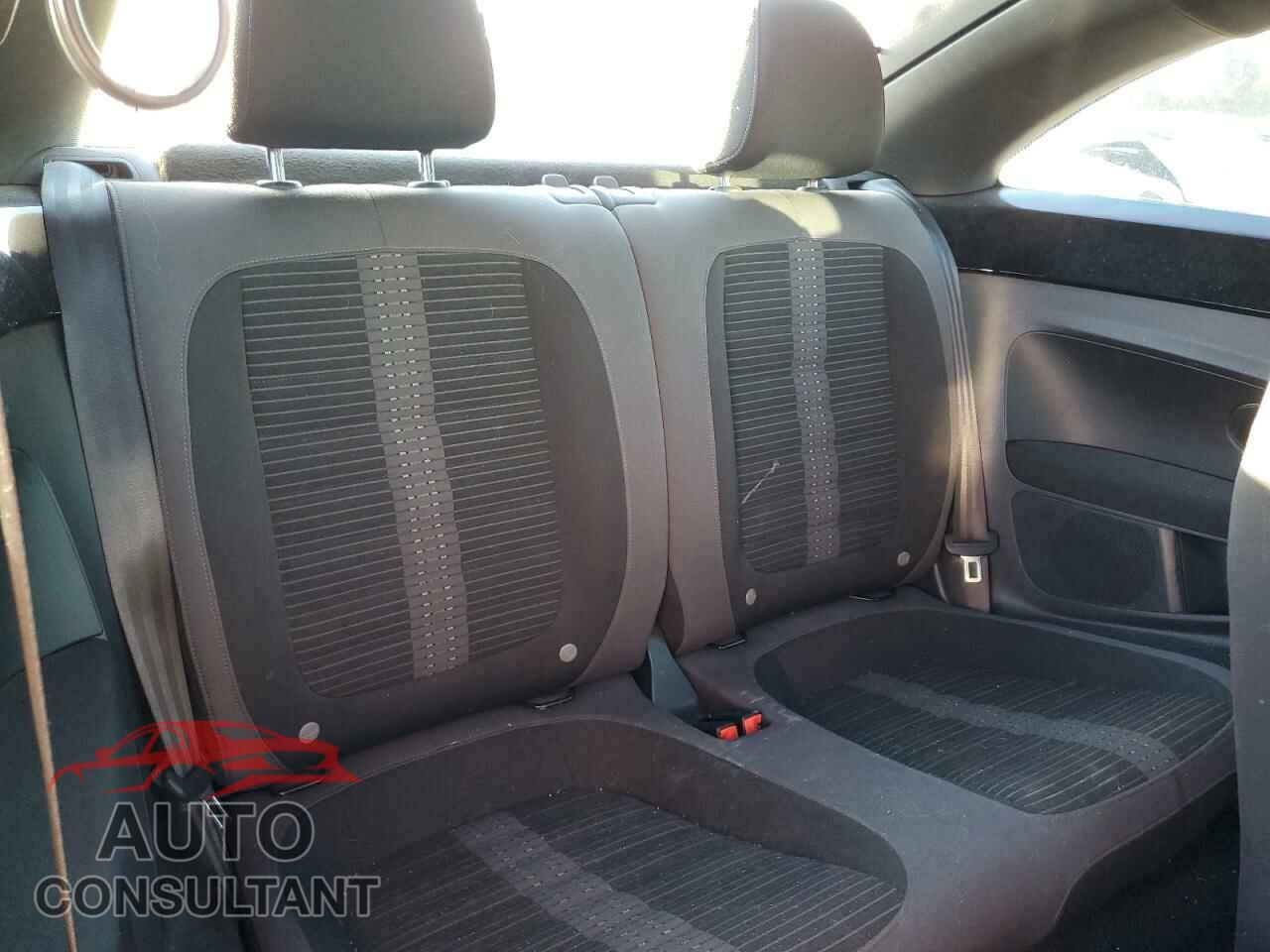 VOLKSWAGEN BEETLE 2016 - 3VWVS7AT8GM601114