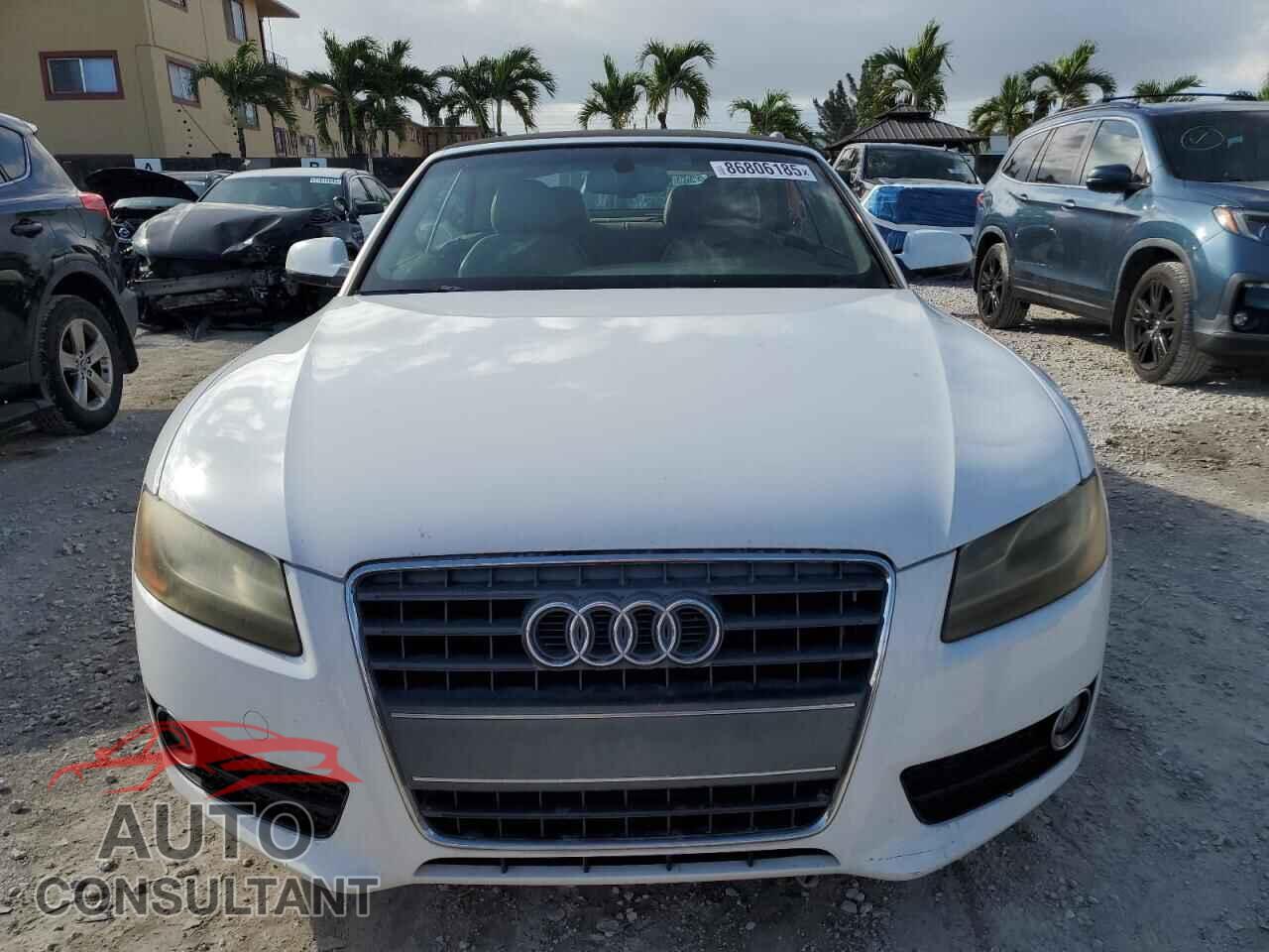 AUDI A5 2011 - WAUJFAFH2BN002700