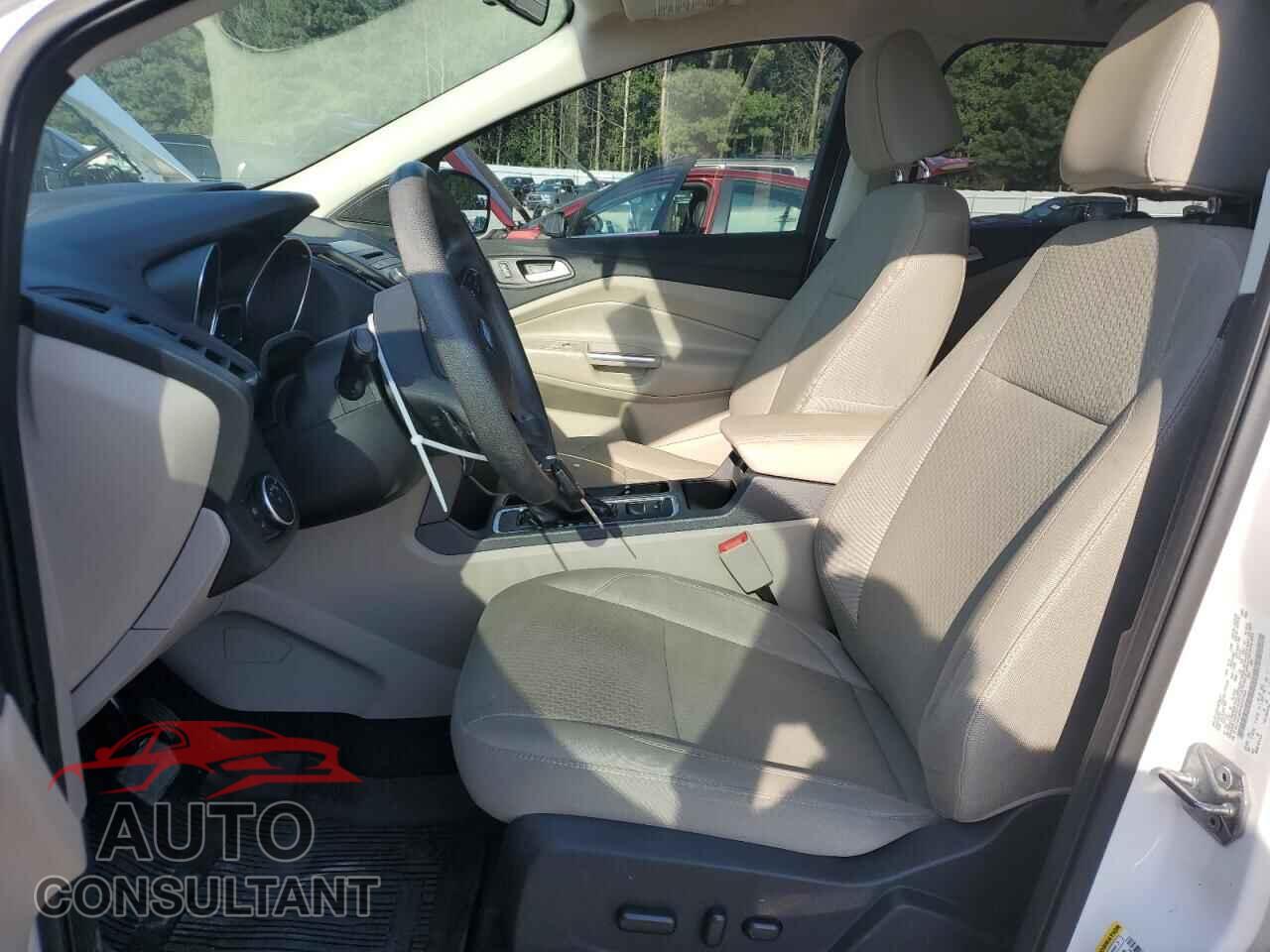 FORD ESCAPE 2017 - 1FMCU0GD3HUF01393