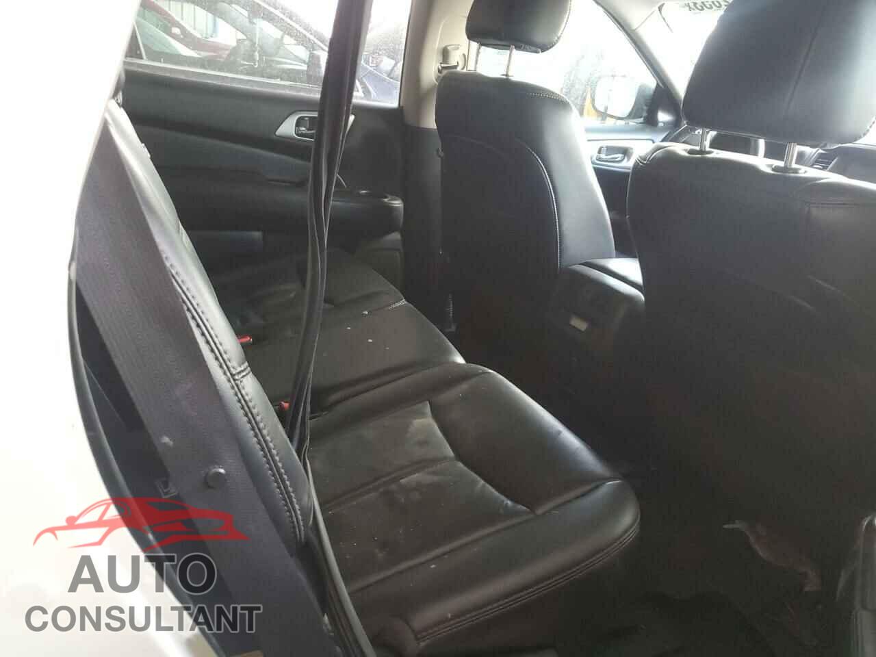 NISSAN PATHFINDER 2017 - 5N1DR2MM9HC611182