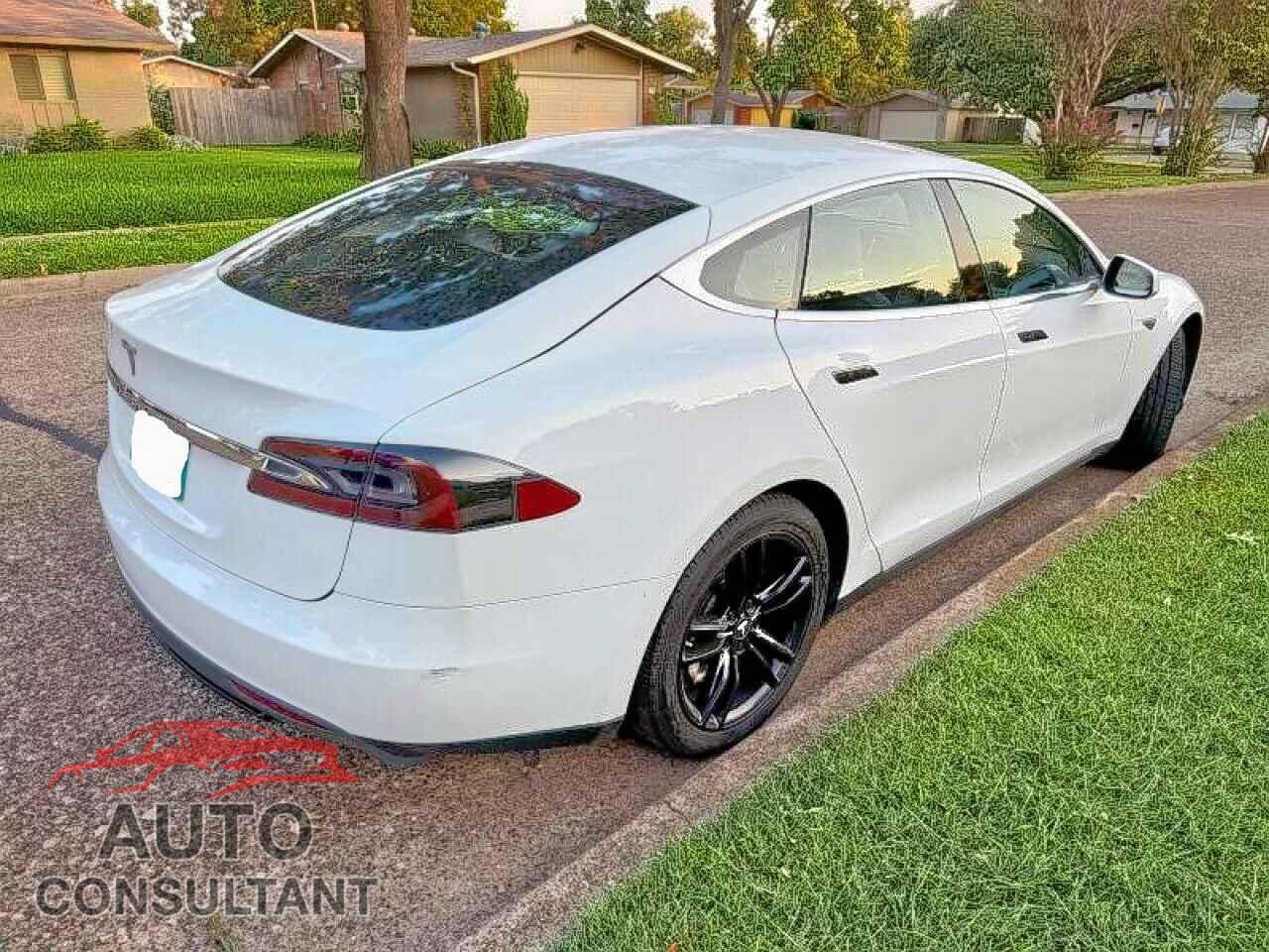 TESLA MODEL S 2013 - 5YJSA1CG3DFP13132