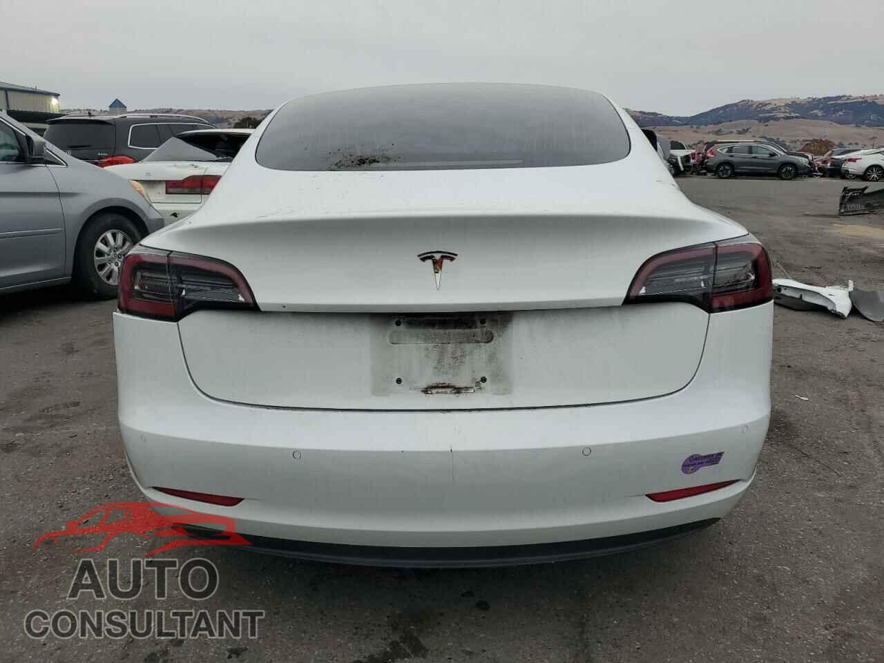 TESLA MODEL 3 2018 - 5YJ3E1EA9JF108237