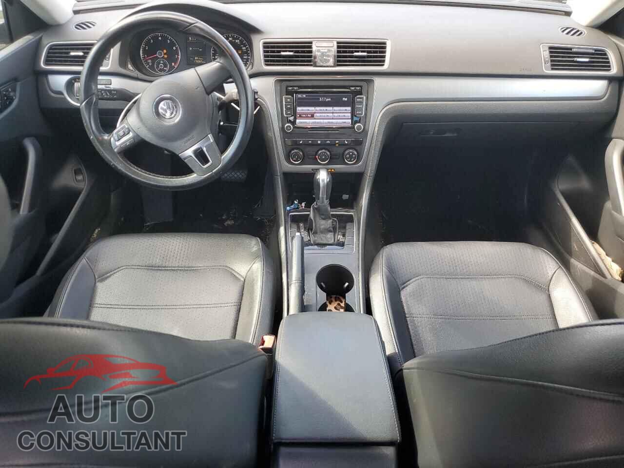 VOLKSWAGEN PASSAT 2015 - 1VWAT7A37FC032817