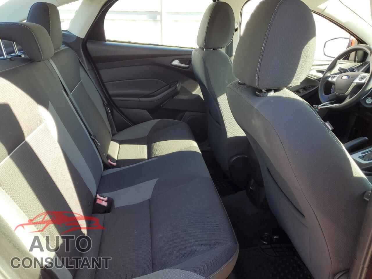FORD FOCUS 2014 - 1FADP3F2XEL419248