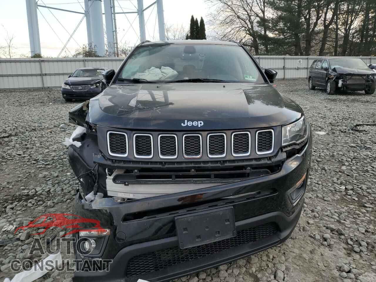 JEEP COMPASS 2018 - 3C4NJDBB8JT239907