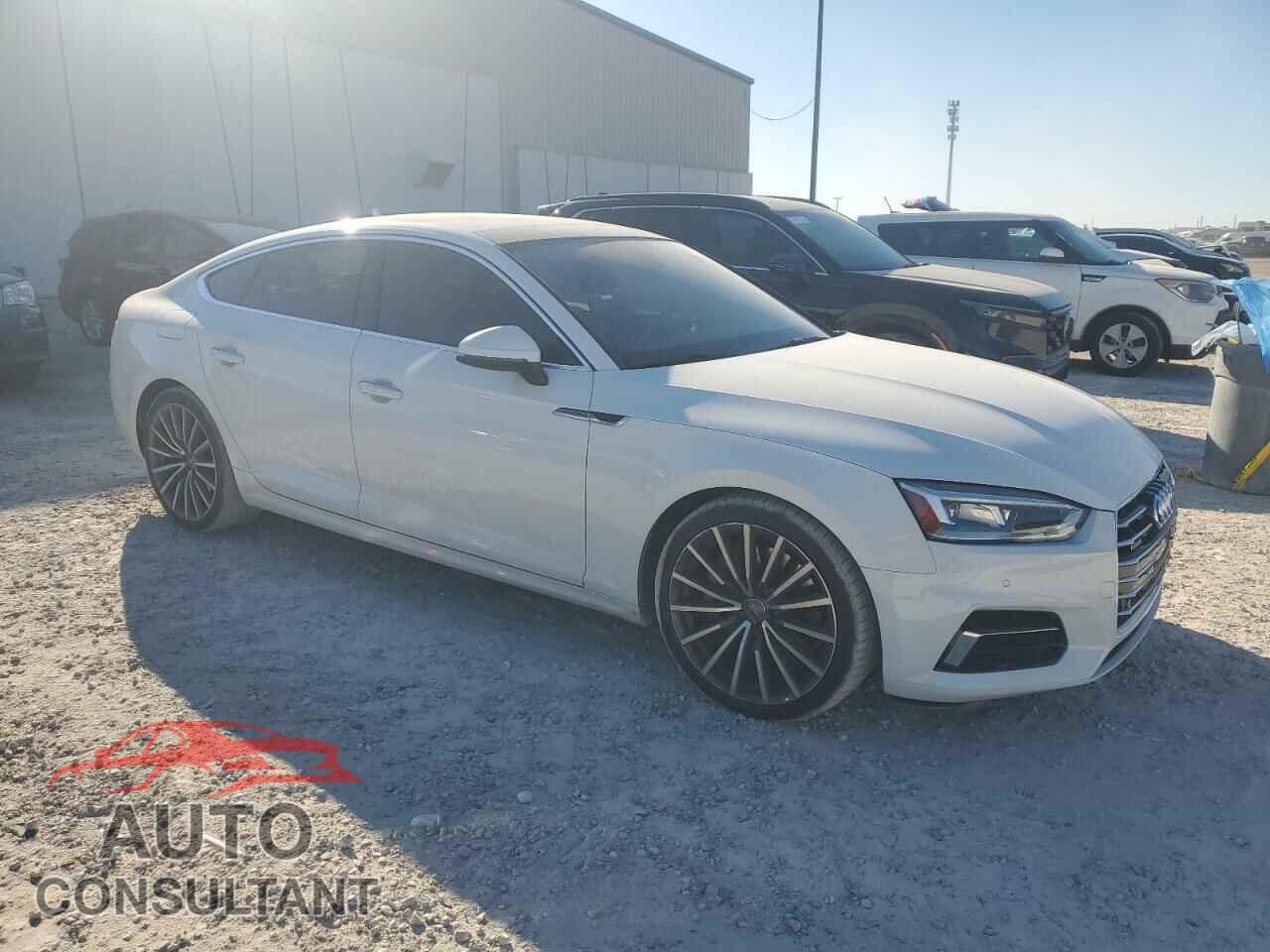 AUDI A5 2018 - WAUBNCF58JA080400