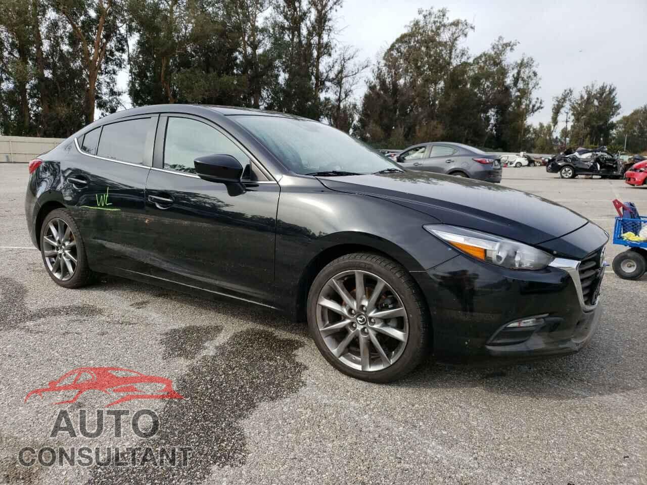 MAZDA 3 2018 - 3MZBN1V38JM229363