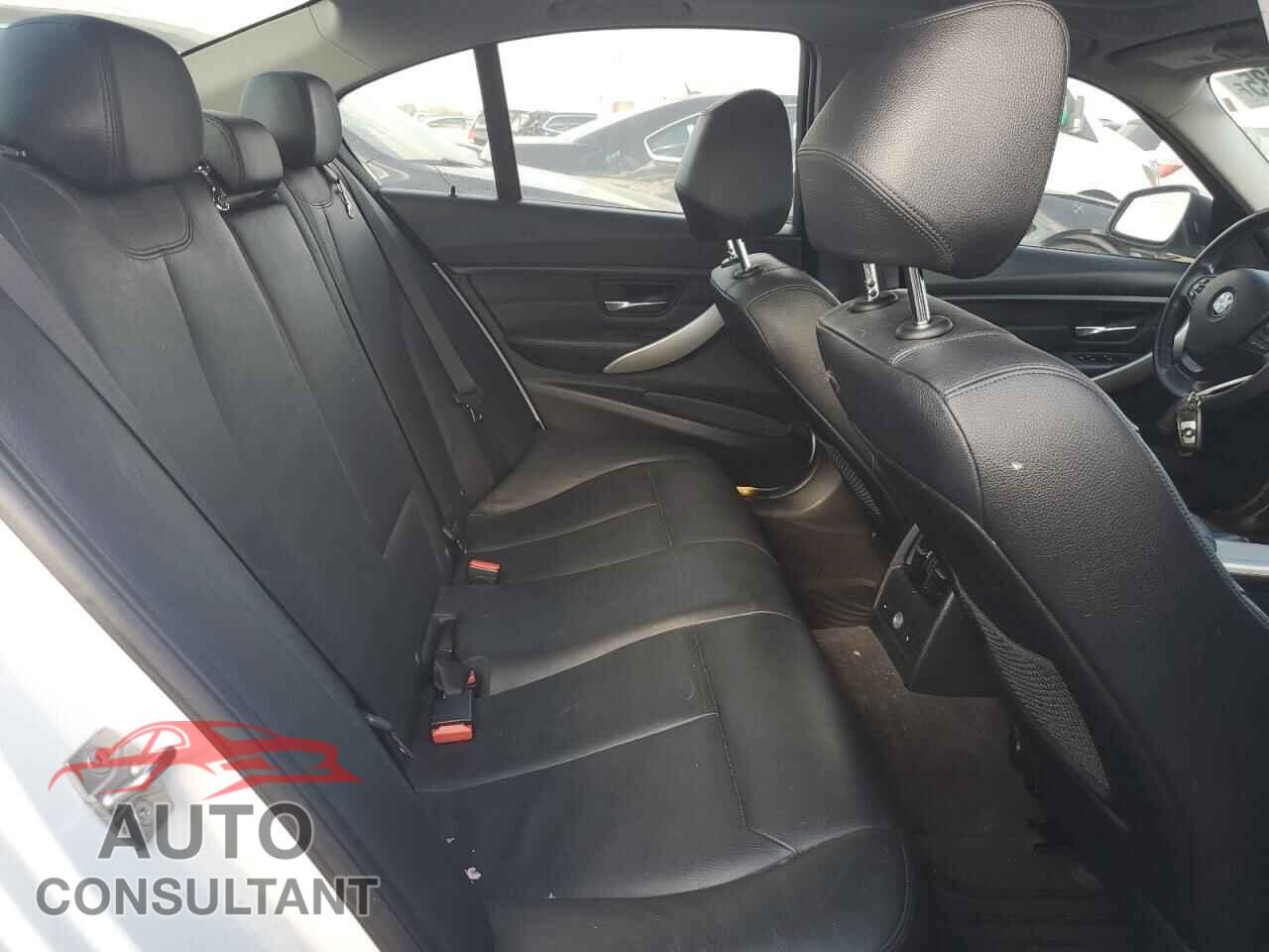 BMW 3 SERIES 2013 - WBA3C3C51DF978875