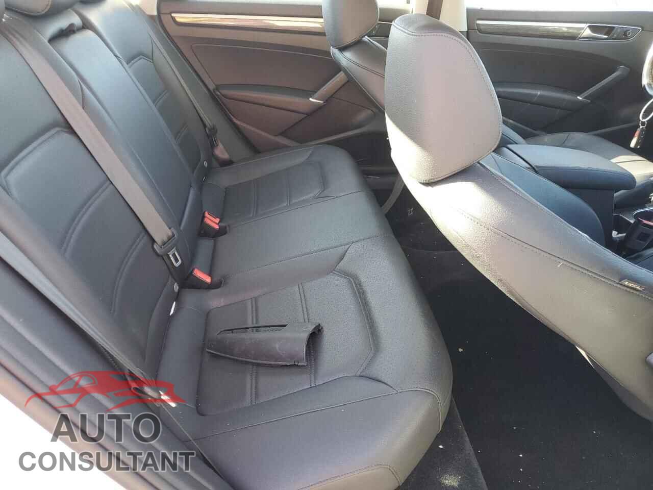 VOLKSWAGEN PASSAT 2017 - 1VWBT7A30HC045190