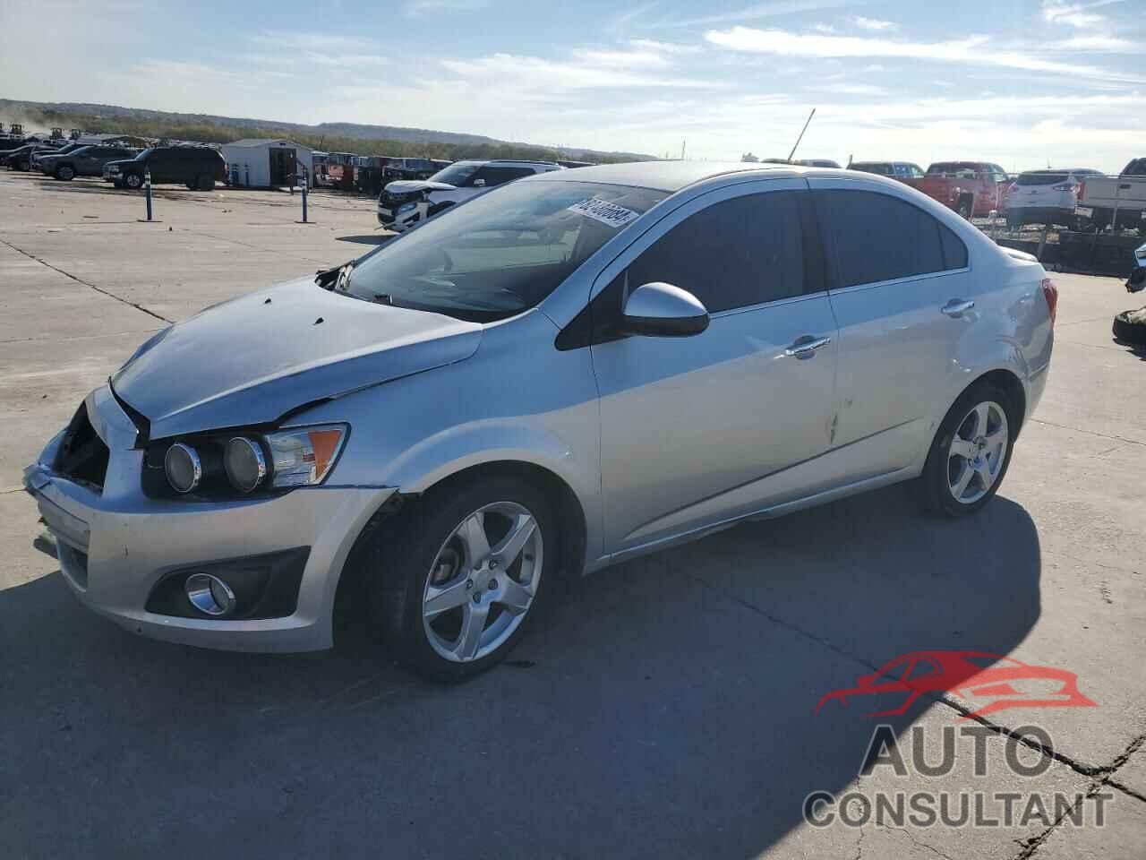 CHEVROLET SONIC 2015 - 1G1JE5SB0F4124135