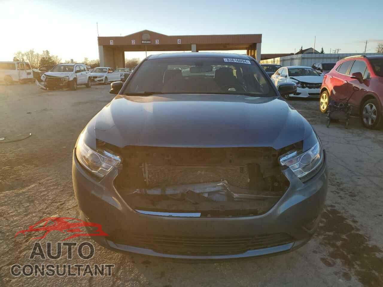 FORD TAURUS 2018 - 1FAHP2E83JG128210
