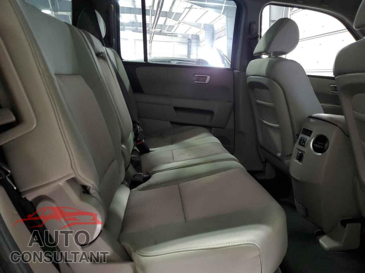 HONDA PILOT 2011 - 5FNYF4H47BB011937