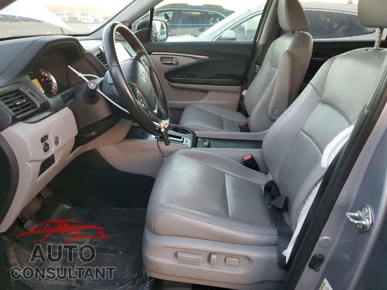 HONDA PILOT 2018 - 5FNYF6H53JB035901