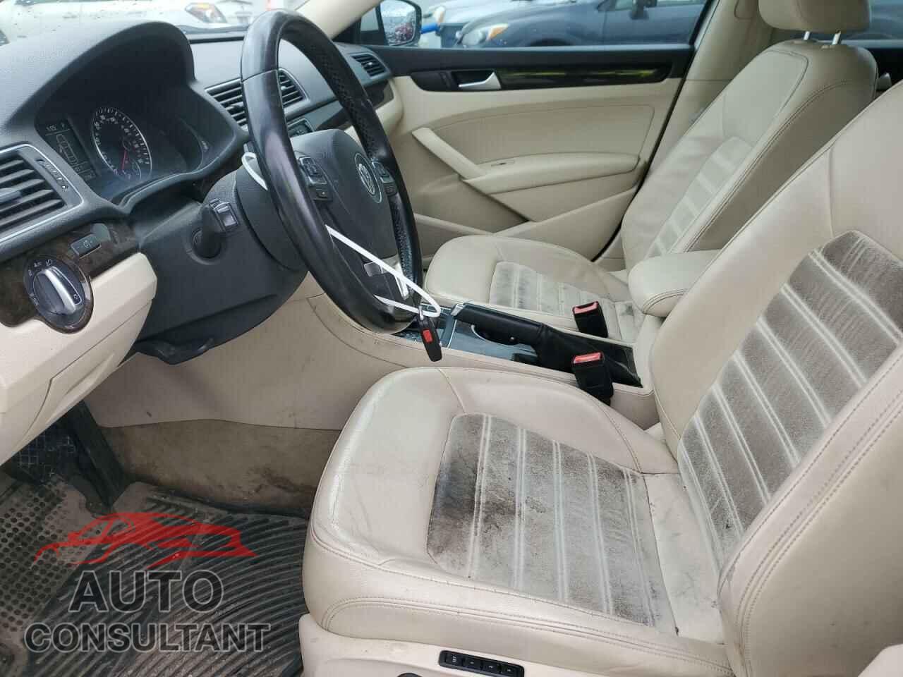 VOLKSWAGEN PASSAT 2015 - 1VWCV7A37FC044260