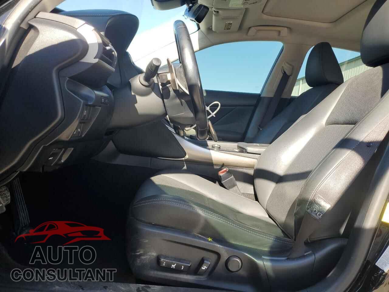 LEXUS IS 2017 - JTHBA1D27H5048485