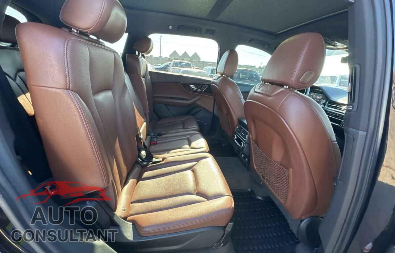 AUDI Q7 2018 - WA1VAAF78JD044233