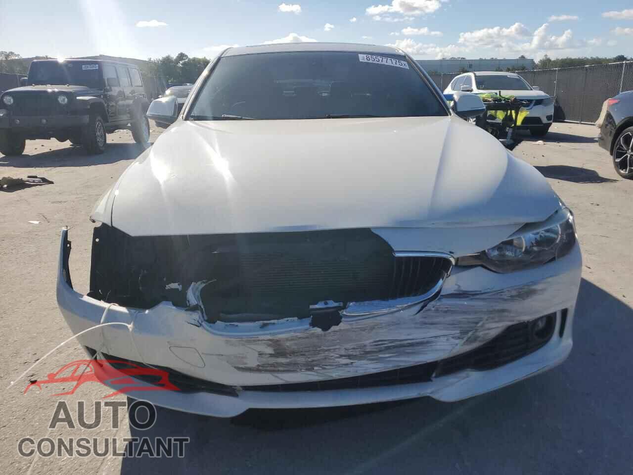 BMW 3 SERIES 2013 - WBA3C1C53DK104748