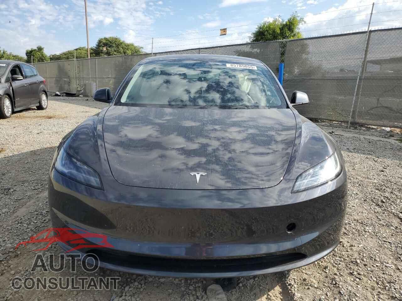 TESLA MODEL 3 2025 - 5YJ3E1EA4SF028023