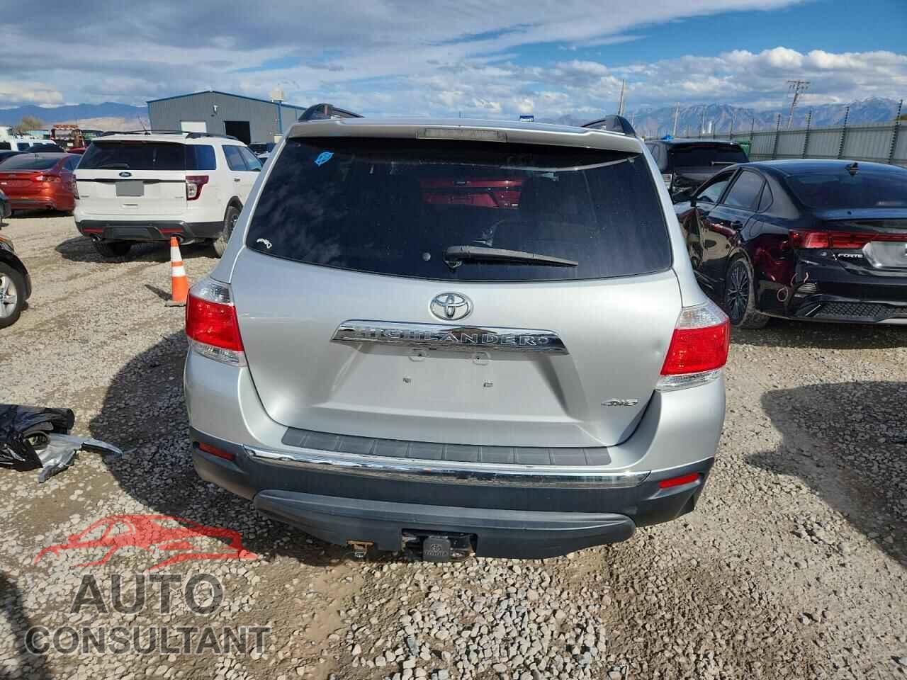 TOYOTA HIGHLANDER 2013 - 5TDBK3EH8DS203255