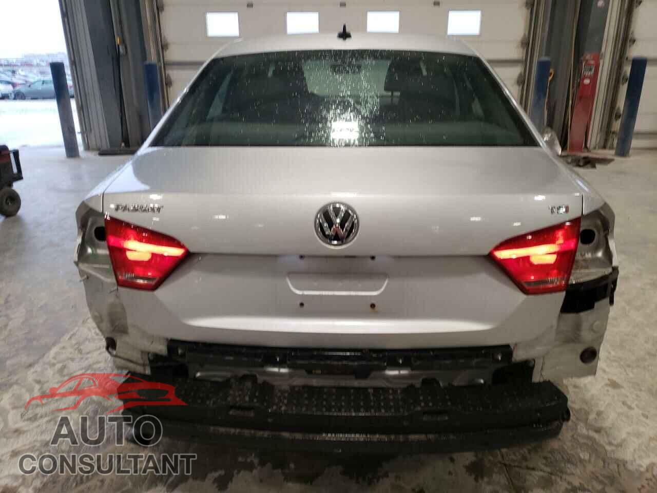 VOLKSWAGEN PASSAT 2015 - 1VWAT7A30FC120219