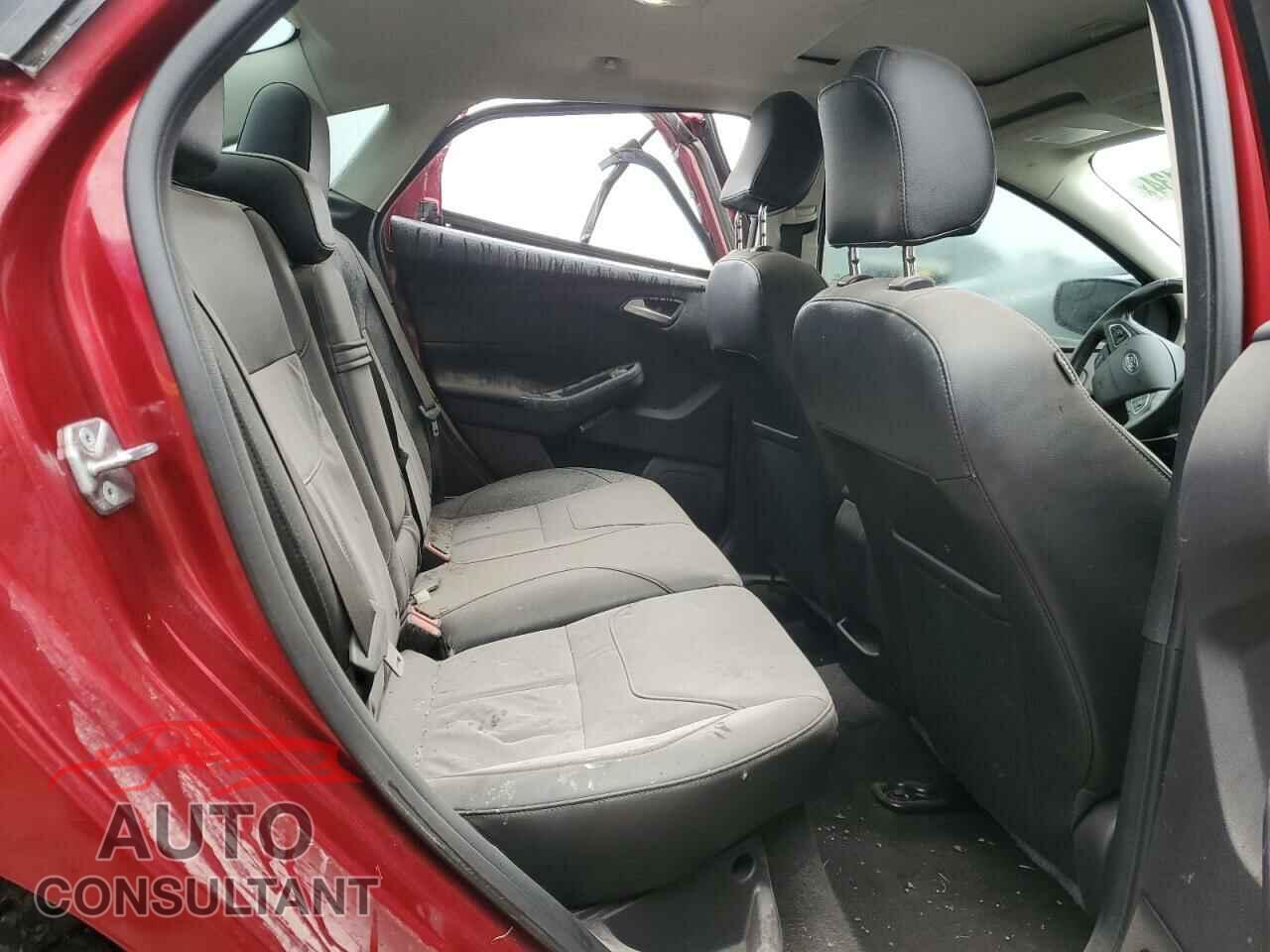 FORD FOCUS 2015 - 1FADP3F20FL219870
