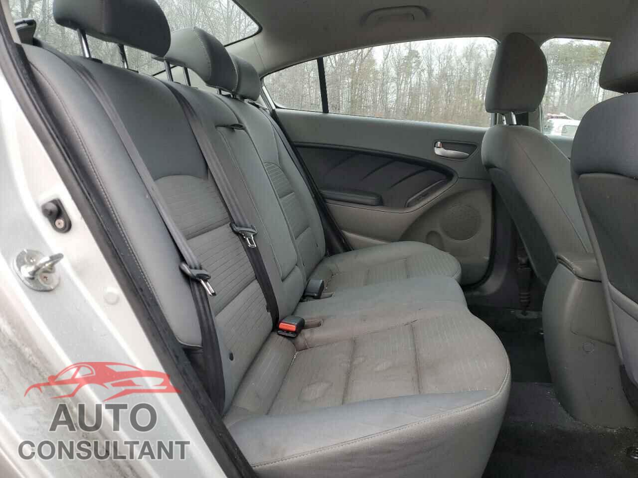 KIA FORTE 2017 - 3KPFL4A78HE032220